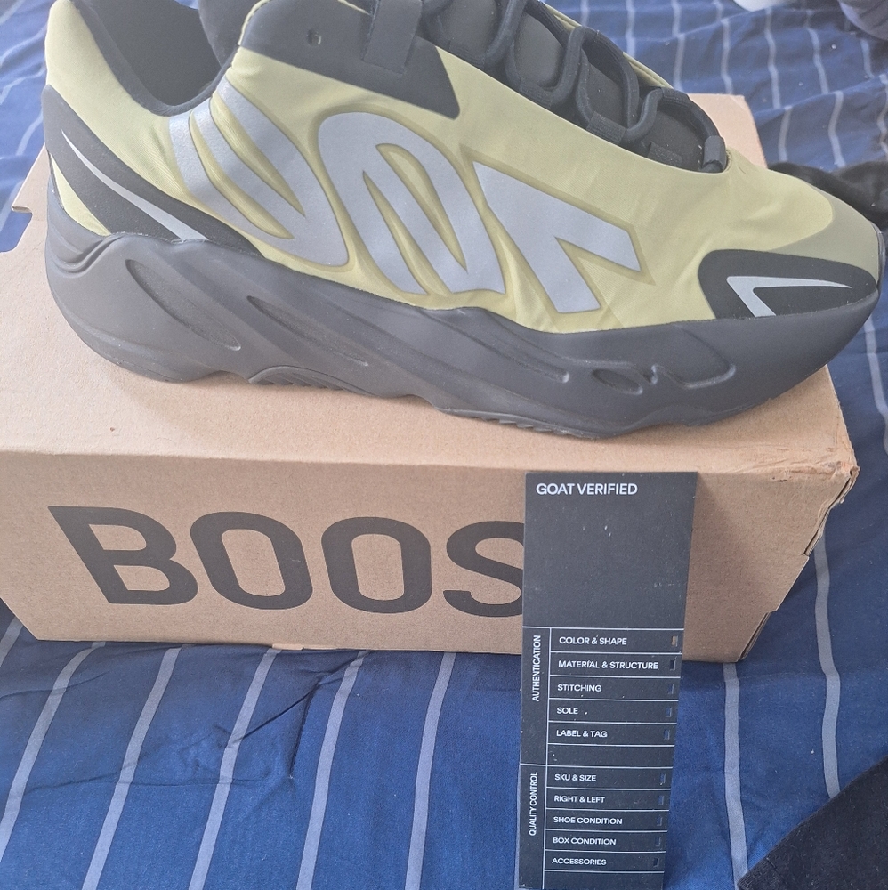 Yeezy Boost 700 Sneakers